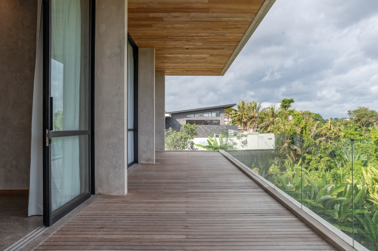 Pererenan 2 — upper timber terrace over the jungle