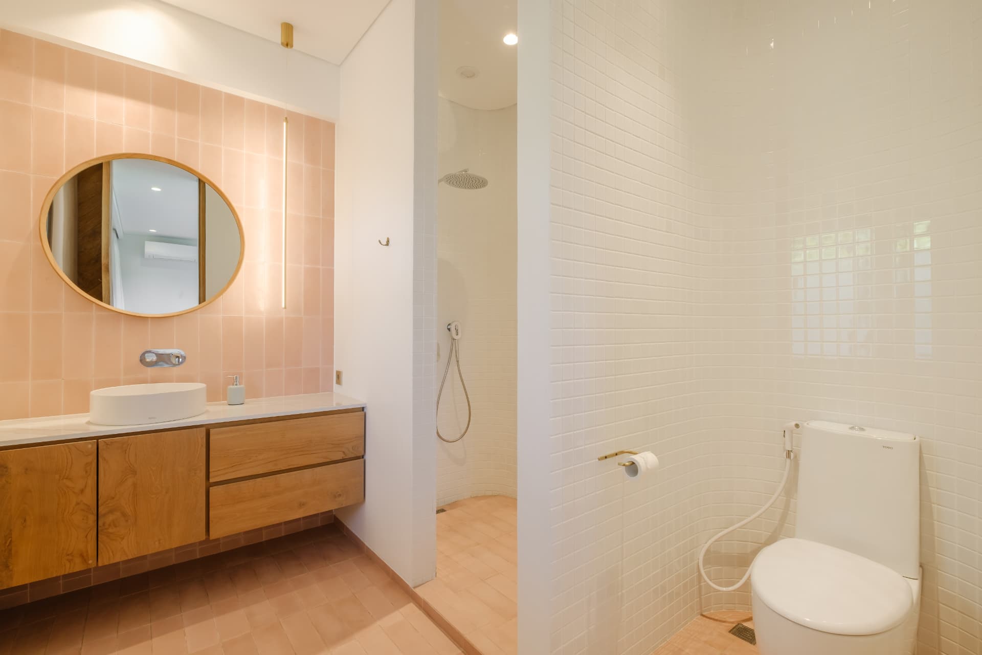 Villa Uni — bathroom with pink tiled vanity wall and walk-in shower