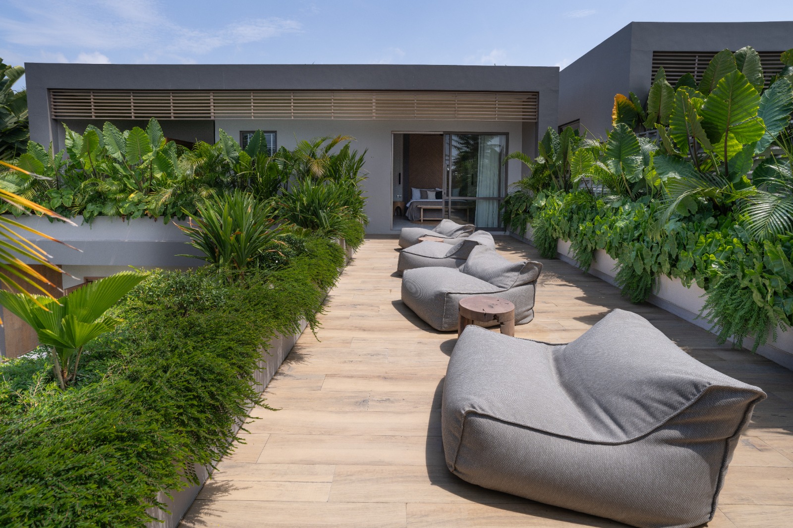 Rooftop terrace planting and lounge seating