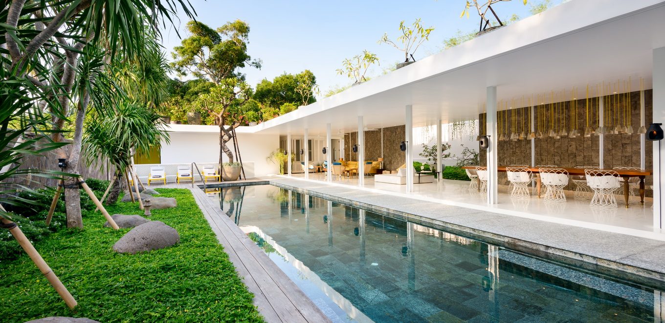 Batubelig — pool with living and dining pavilion
