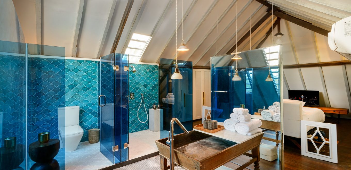 Batubelig — attic bedroom and ensuite bathroom