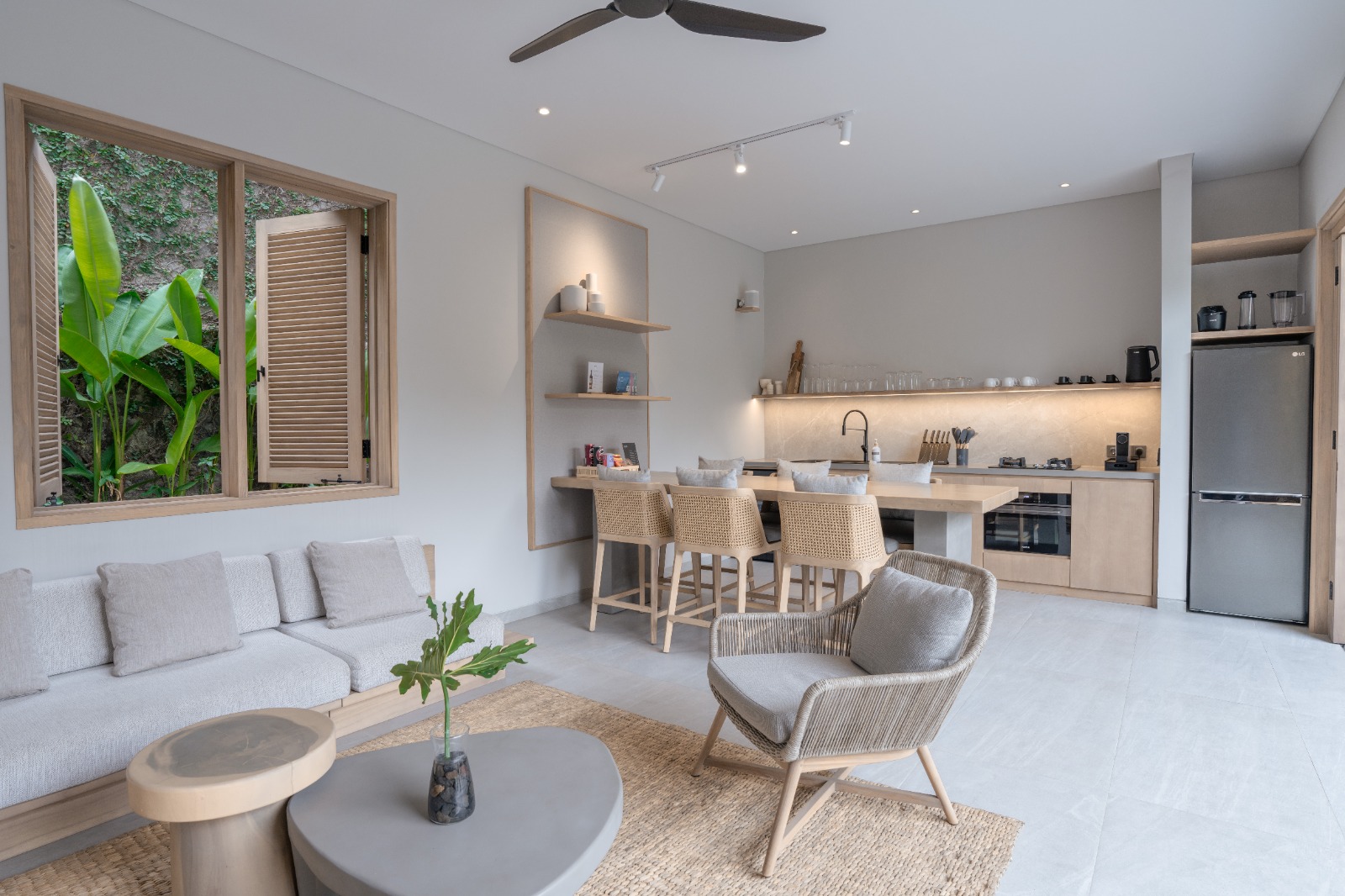 Sin Nombre Bali — open living and kitchen space